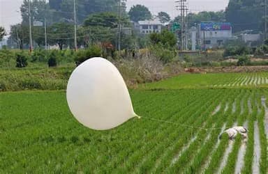 ImagenCorea del Norte sigue lanzando globos hacia el Sur 