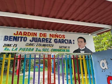 ImagenPor falta de escrituras, intentan apropiarse de una escuela en Cunduacán