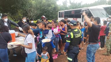 ImagenCaravana migrante "Jesucristo" cruza centro de Veracruz