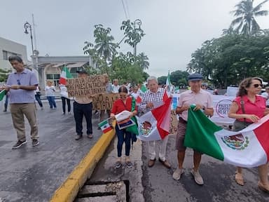 ImagenMarchan contra sobrerrepresentación en Congreso 