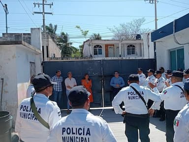 ImagenAyuntamiento de Candelaria no les paga a los policías 