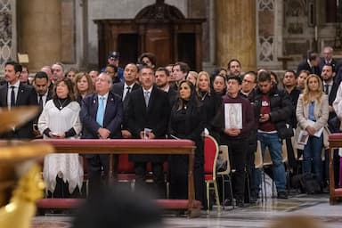 ImagenCaptan a gobernadora de Quintana Roo en misa del Vaticano