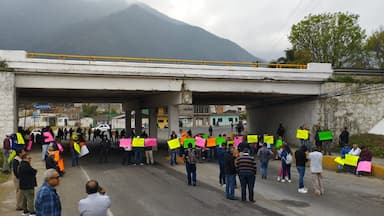 ImagenSe manifiestan taxistas veracruzanos 