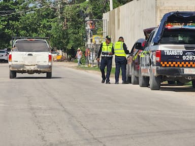 ImagenExtorsionan policías a turistas en Tulum