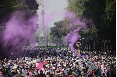 ImagenAcuden al Zócalo en defensa de la democracia 