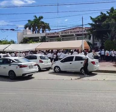 ImagenMarchan taxistas y socios contra Uber en QR