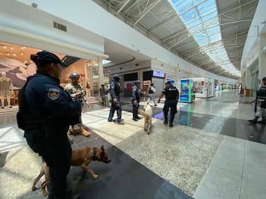 ImagenHuyen por amenaza de bomba en plaza comercial de Chetumal 