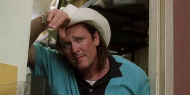 ImagenArrestan a Michael Madsen; empujó a su esposa