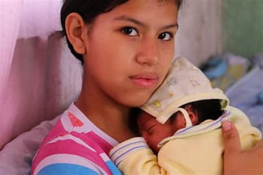 ImagenNiños jugando a ser padres 