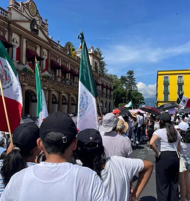 ImagenMarcha universitarios en Xalapa contra reforma al Poder Judicial