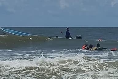 ImagenSalvan a dos menores de morir ahogados en playa de Veracruz