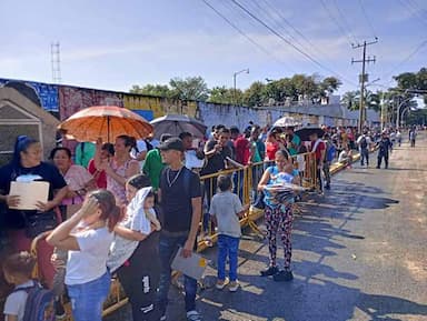 ImagenMigrantes saturan oficinas de Regulación del INM