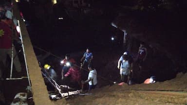 ImagenSepultan 4 casas por derrumbe de un cerro y una familia pereció