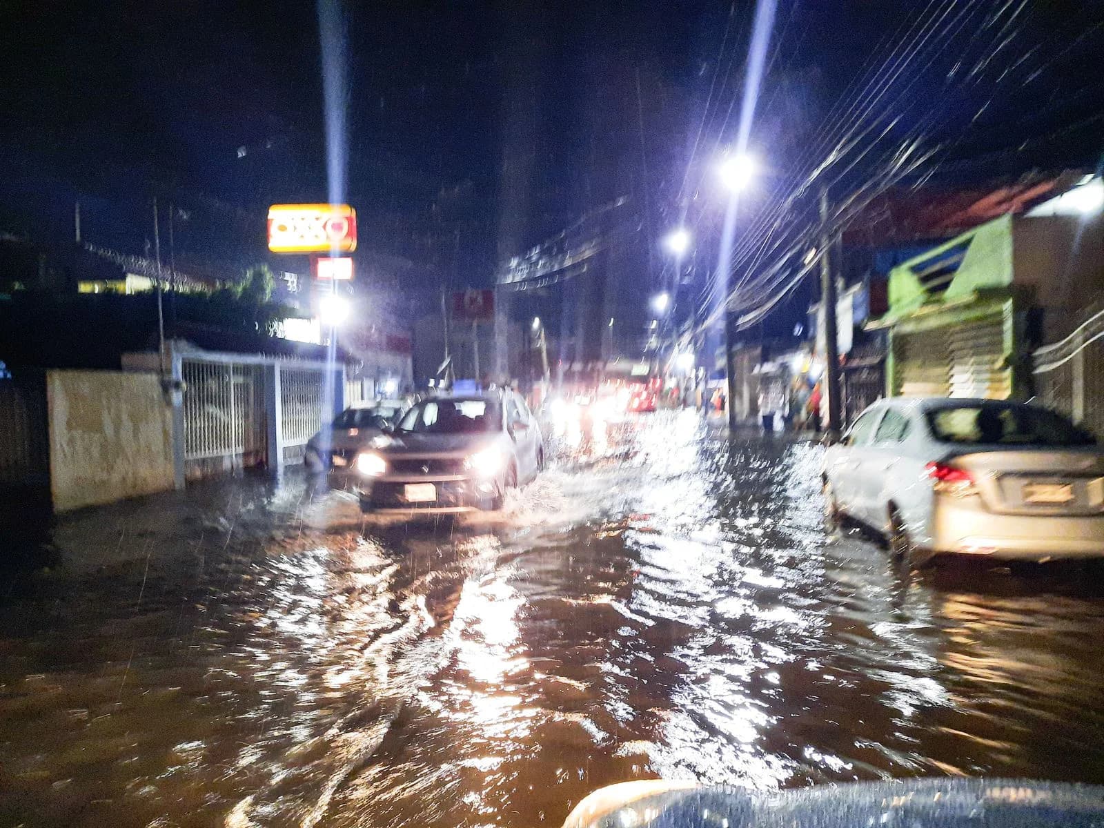 Provoca crisis lluvias en Villahermosa