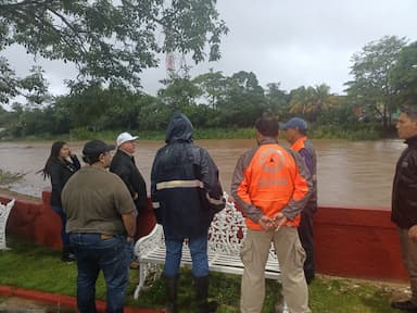 ImagenSe desborda el río en Agua Dulce