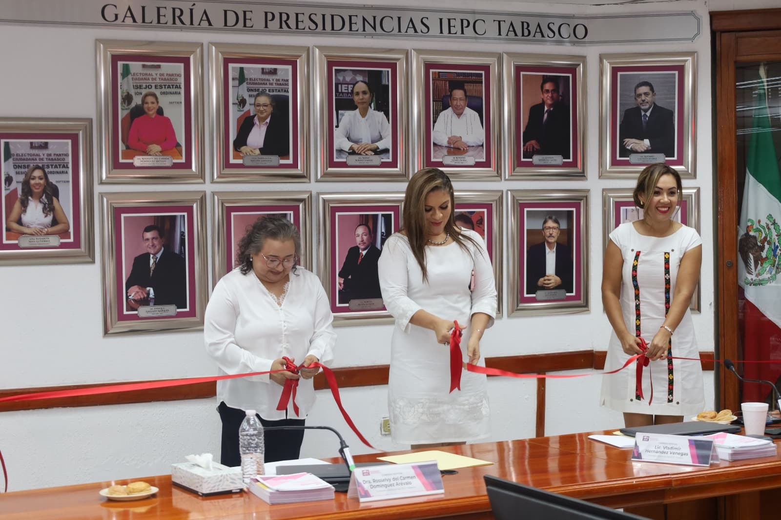 Inaugura IEPC Tabasco Galería de Presidencias