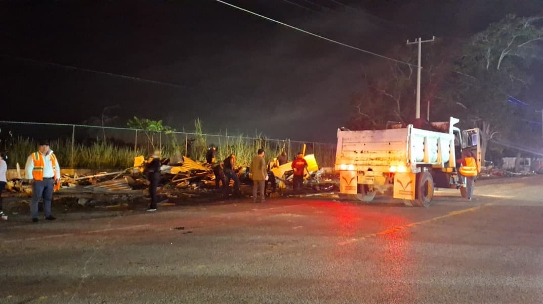 Retiran 25 puestos ambulantes en Parrilla tras quejas de vecinos