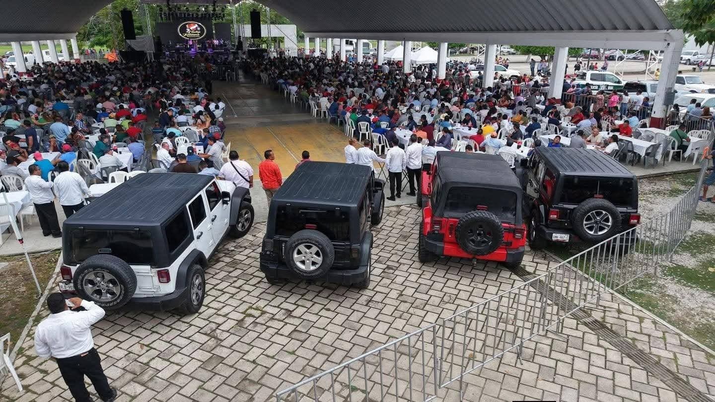 Lujos Navideños en Cárdenas: Regalan Jeeps por 4.6 mdp