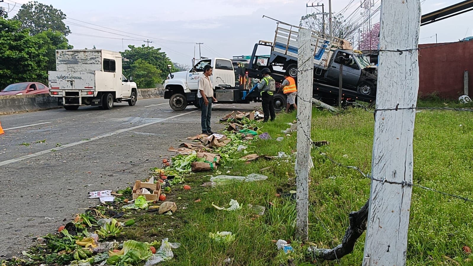 Se estrella camioneta contra casa en la Villahermosa - Frontera