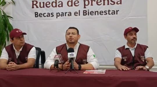 Inicia pago de becas Rita Cetina en Tabasco