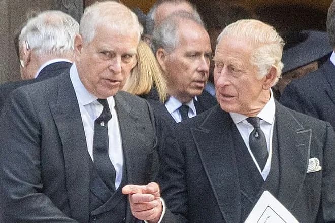 Detenido Andrew hermano del Rey Carlos por caso Epstein