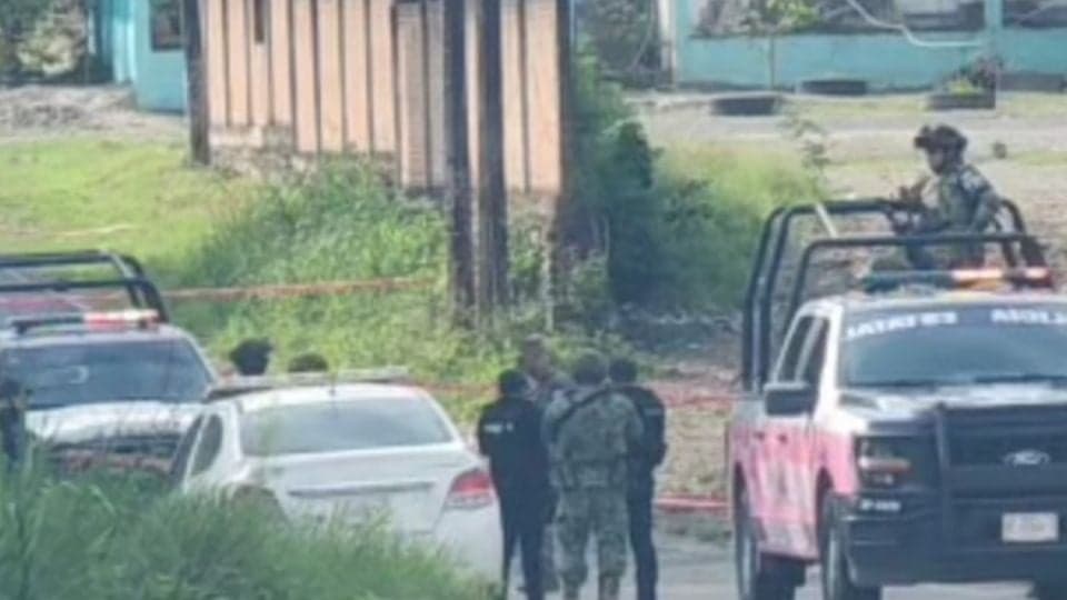 Exhiben a decapitados en Puente de Agua Dulce, Veracruz