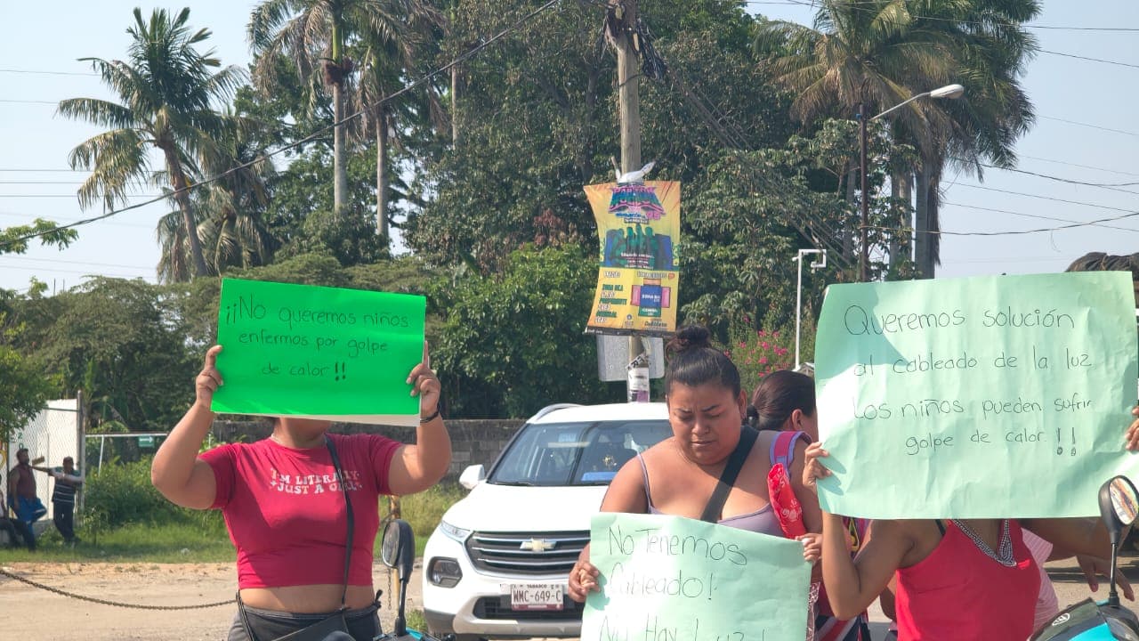 Con bloqueo en carretera de El Cedro, Nacajuca padres de familia de kínder consiguen reparación de aires acondicionados