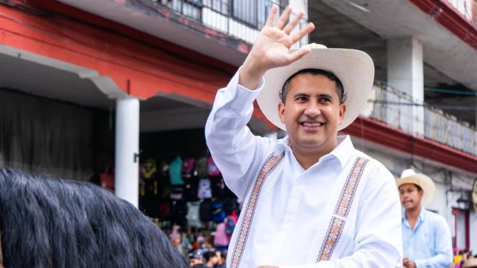 Carlos Manzo el alcalde que pedía armas y retó a Sheinbaum