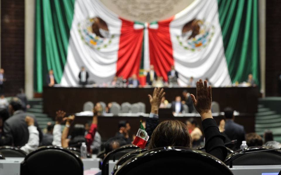 Avalan reducir edad para pensión de adultos mayores