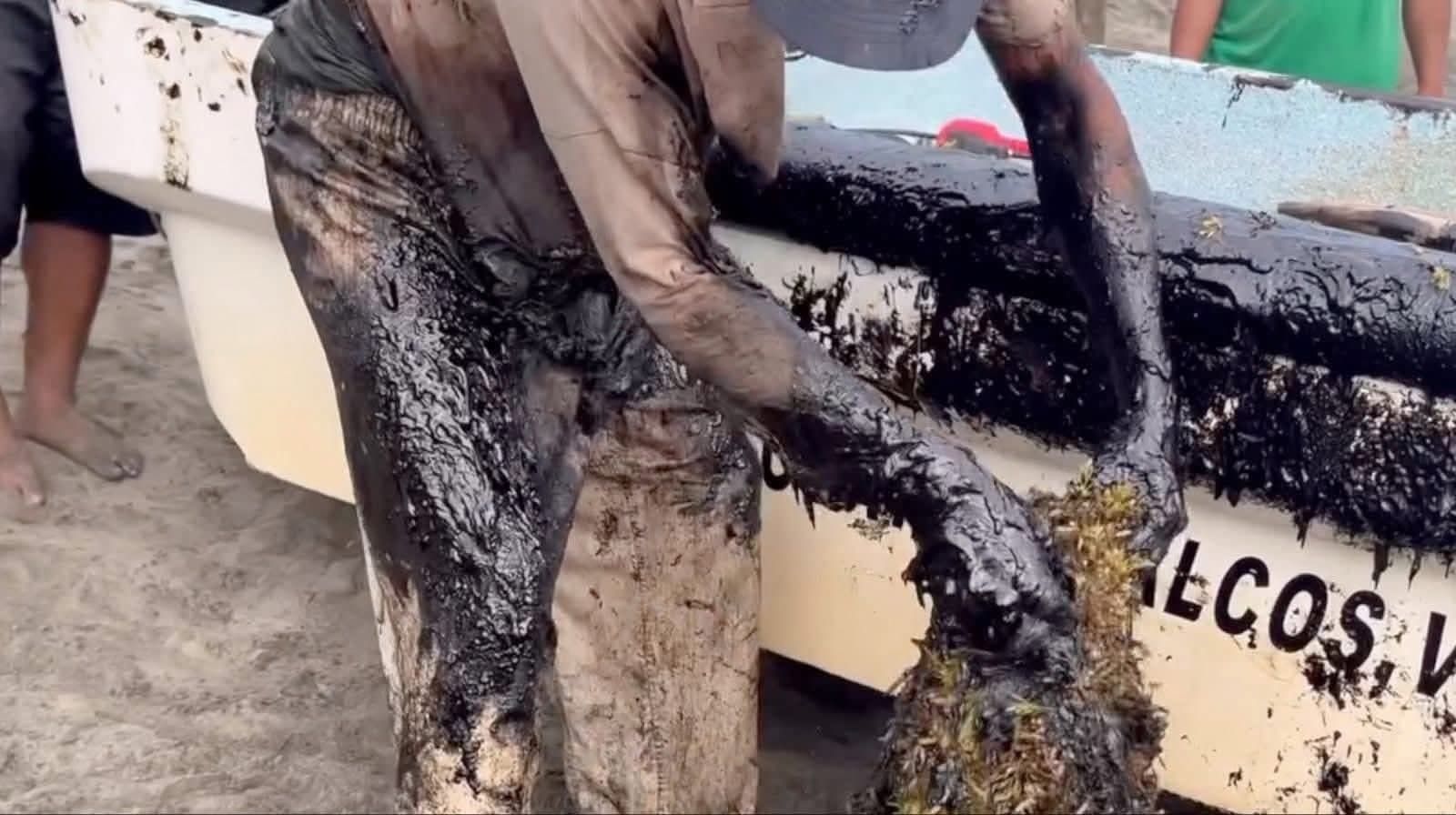 Ciudadanos y comunidades indígenas acusan contaminación en playas del sur de Veracruz