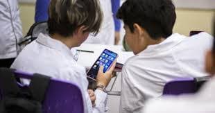 Diputados de Morena en Tabasco a favor de regular el uso de celulares en escuelas