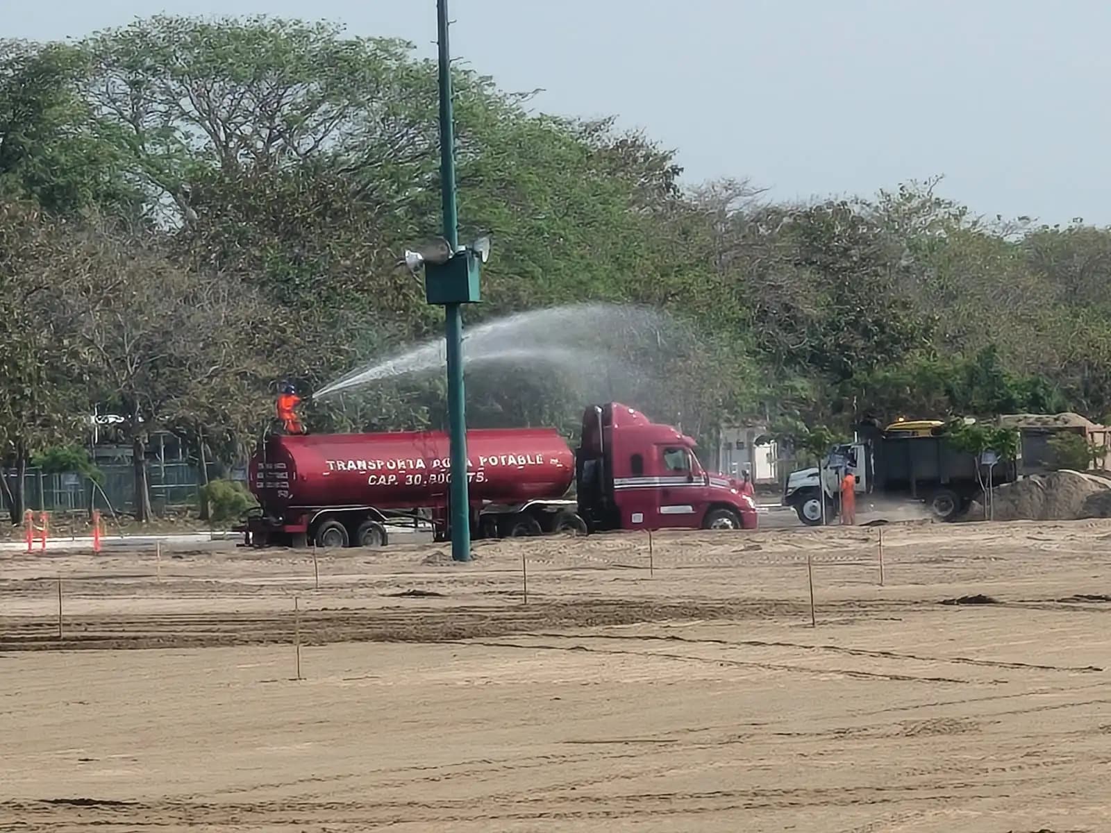 Le "suben el nivel" a estacionamiento del Parque Tabasco