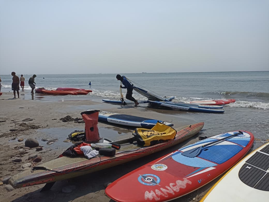 Rescatan a 80 jóvenes varados en alta mar en Boca del Río