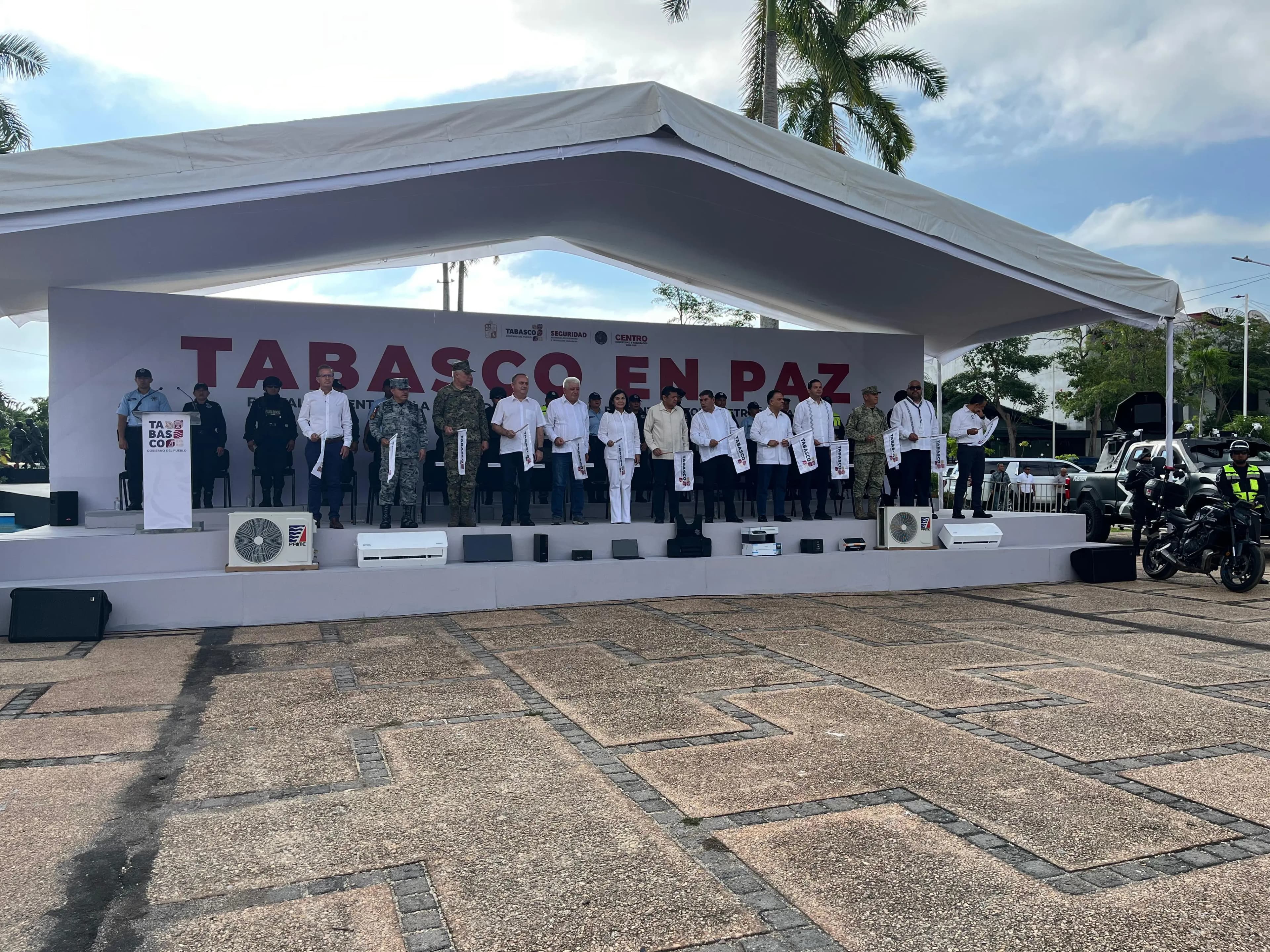 Dona Centro 50 nuevos vehículos para seguridad a Policía Estatal