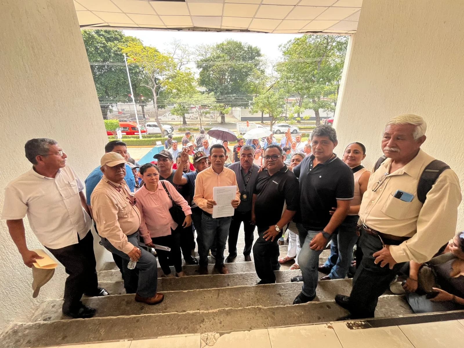 Para julio promete FGE respuesta a petición de aumento salarial a trabajadores