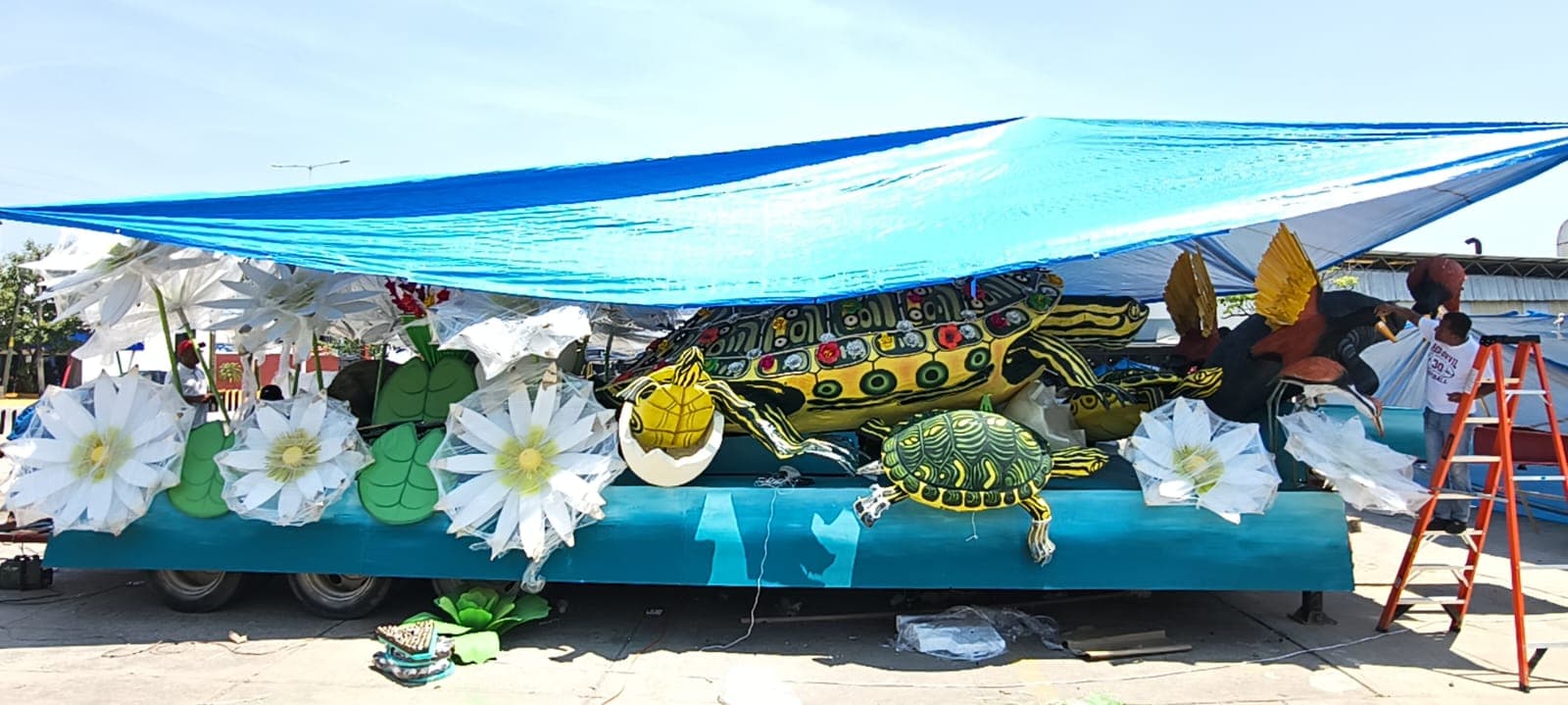 Carros alegóricos de Jonuta y Tenosique primeros en llegar a Villahermosa