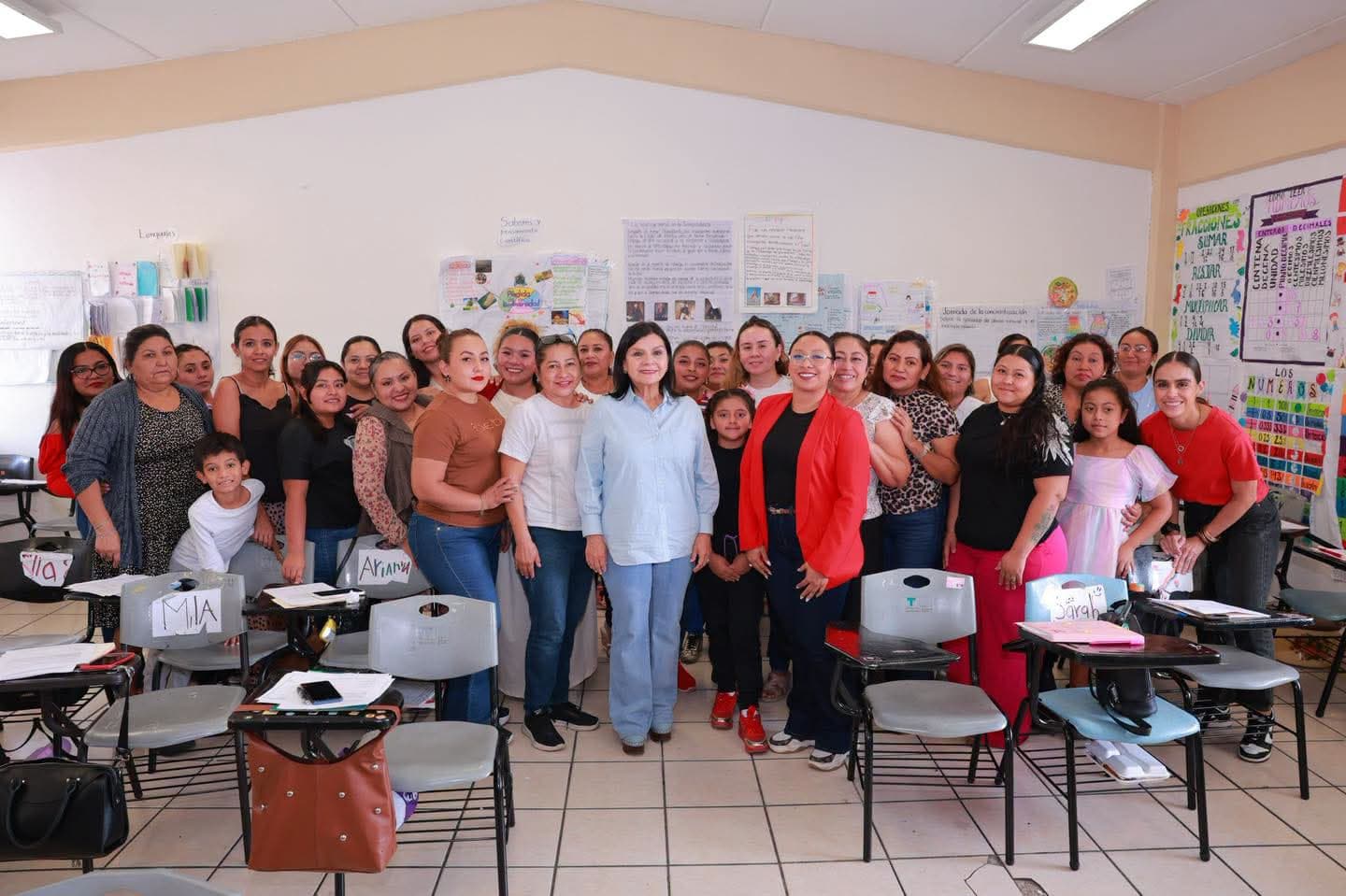 Más de 200 mujeres se gradúan en talleres de emprendimiento en Centro