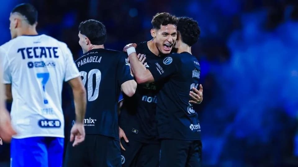 Cruz Azul imparable en CU, vence a Rayados