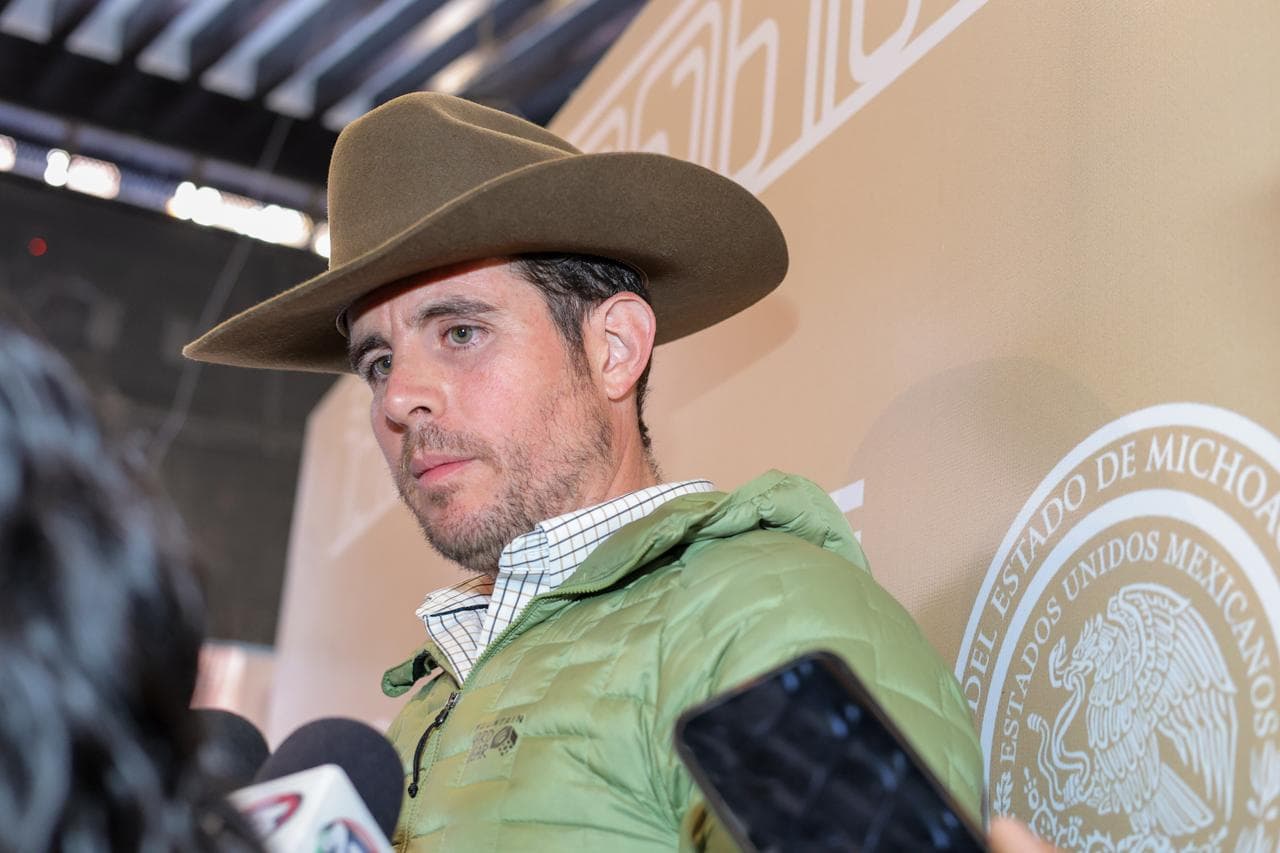 Confrontan a Noroña por descalificar a esposa de Carlos Manzo