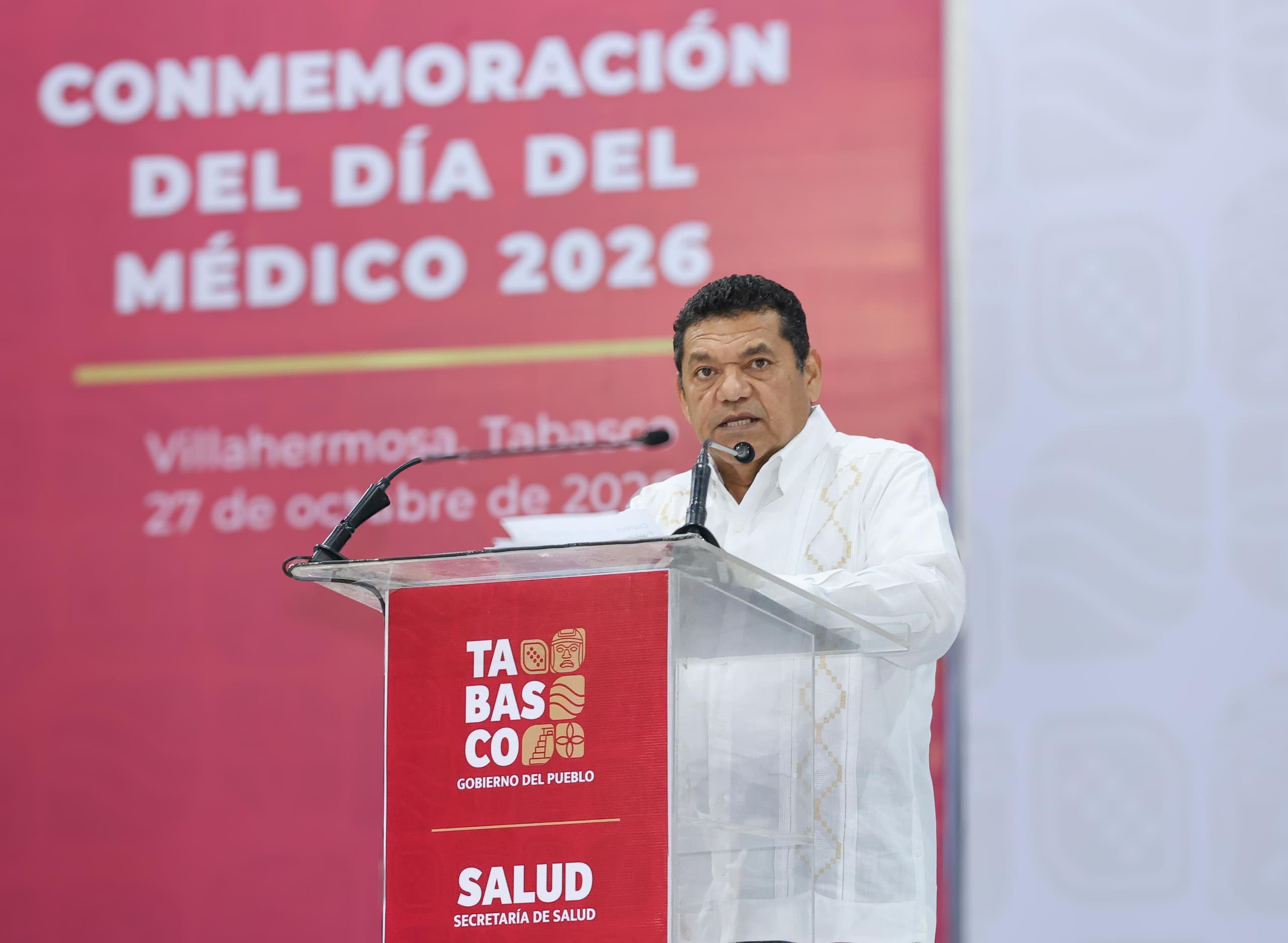 Niega May red de contratos millonarios en salud