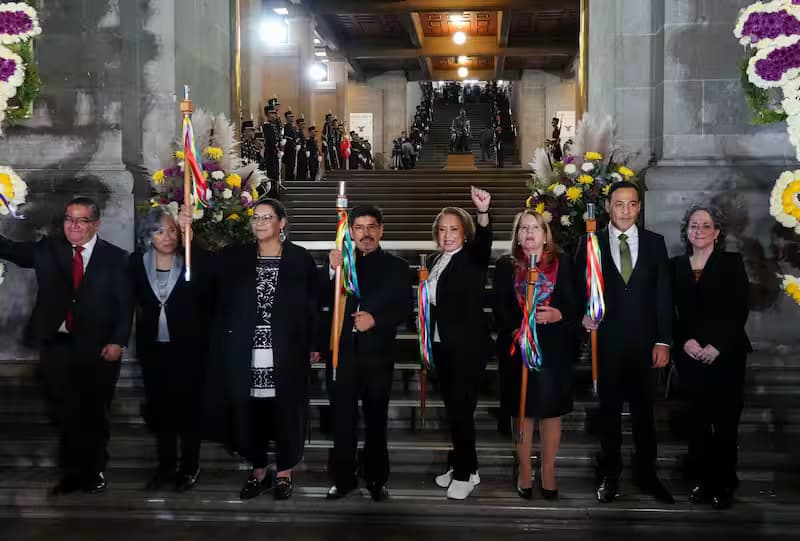 Revelan además de camionetas blindadas, togas por 300 mil pesos