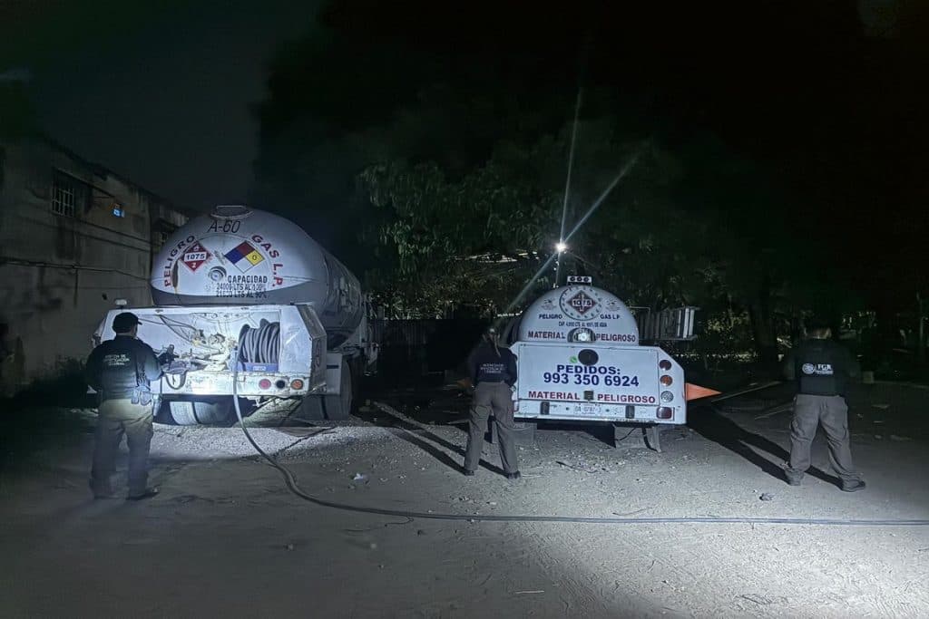 Incauta FGR 5 pipas y detiene a 3 en Villahermosa