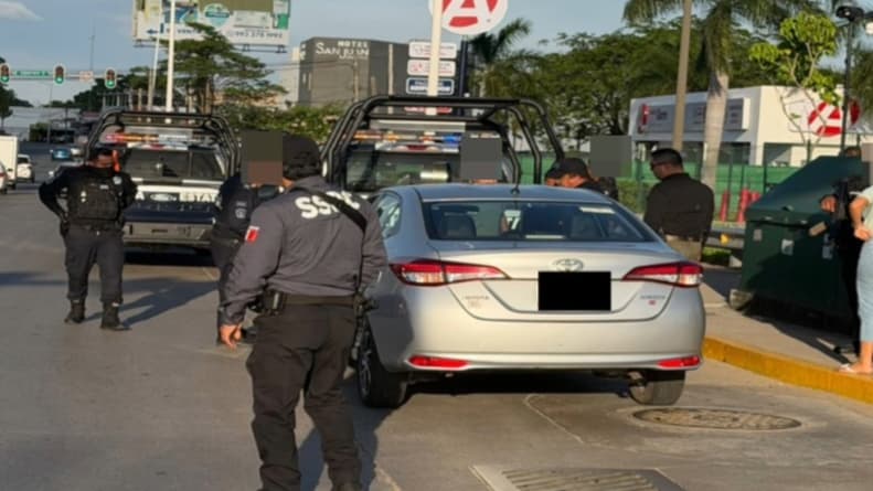 Aseguran en Centro vehículo robado tras alerta del REPUVE
