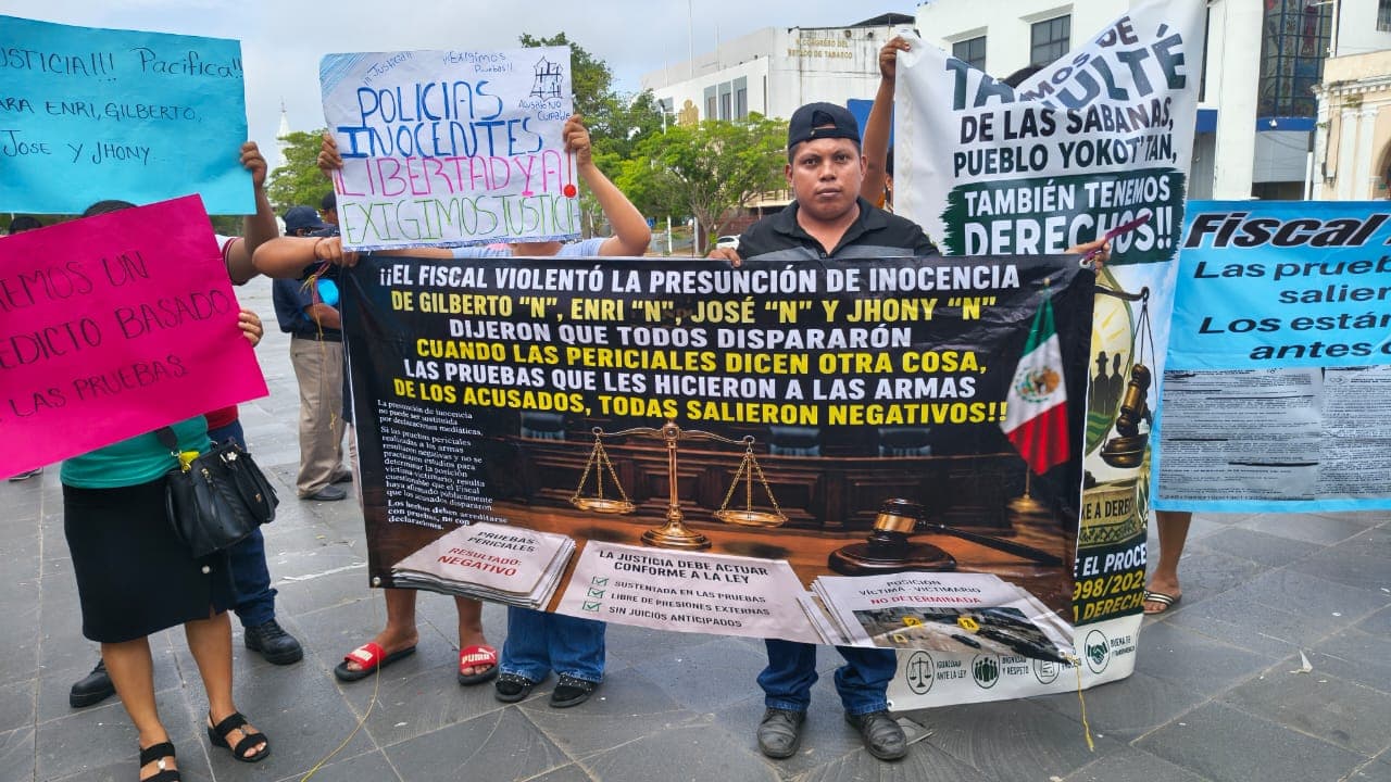 Protestan frente a Palacio de Gobierno familiares de policías detenidos por caso Rodrigo Isidro
