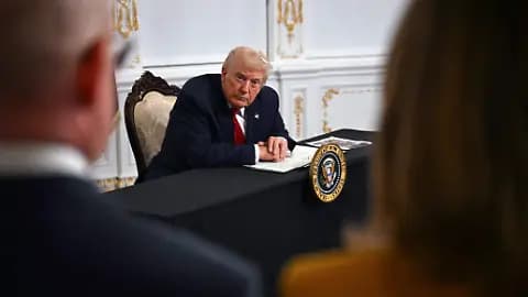 Trump llama "estúpida" a reportera que lo cuestionó