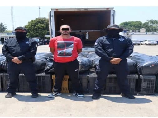 Detiene SSPC a hombre que transportaba 472 kilos de marihuana y cristal en Huimanguillo