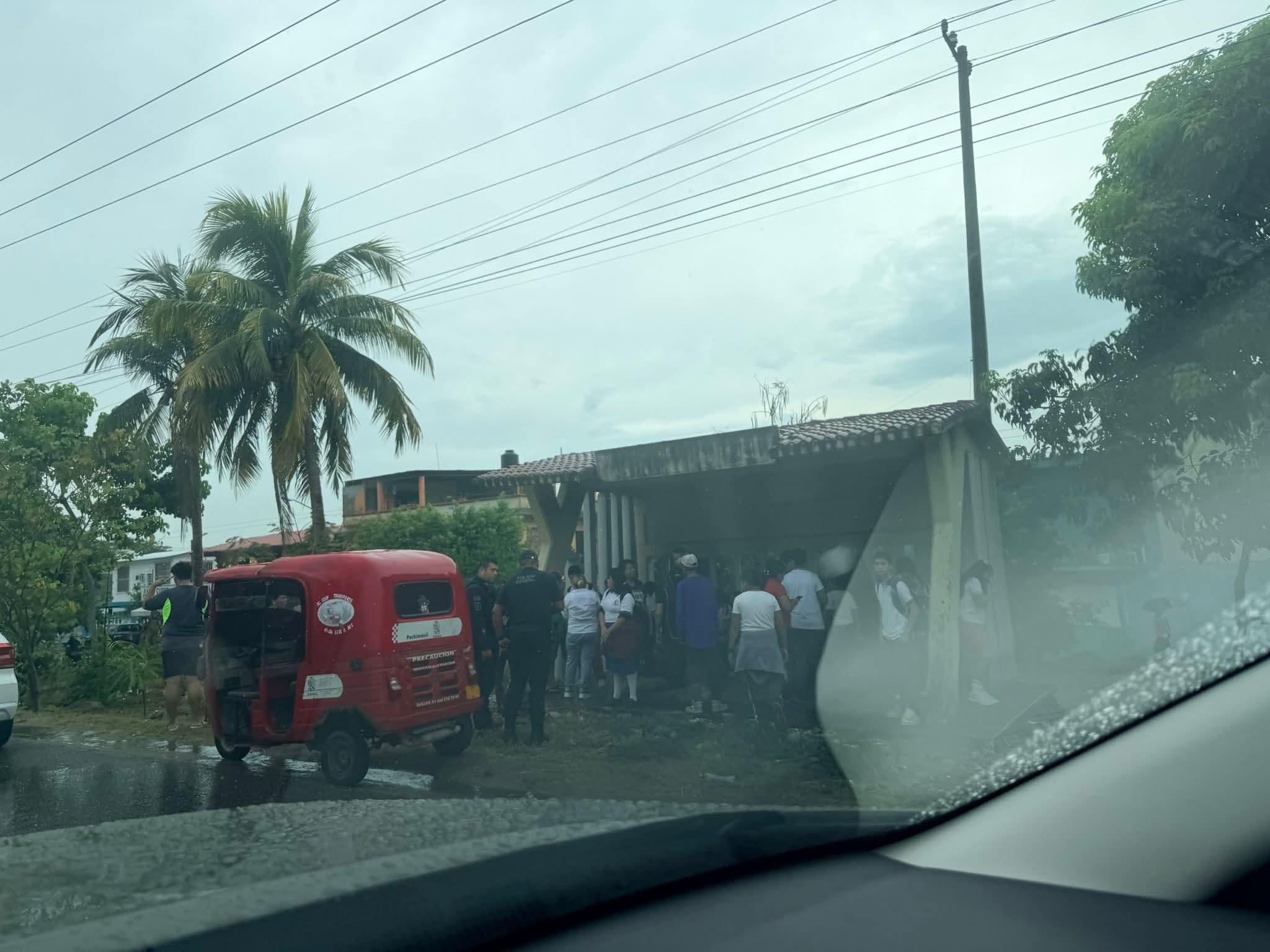 Dos estudiantes heridos deja carambola sobre la vía Frontera-Villahermosa
