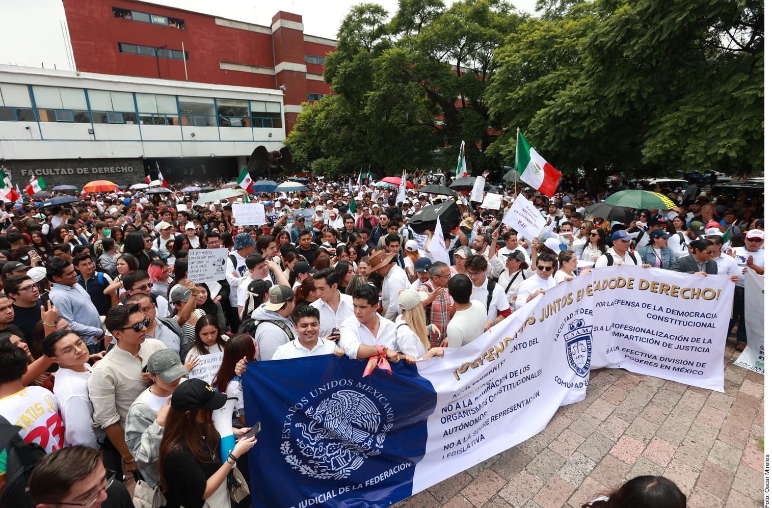 Maestros engañan a estudiantes sobre reforma judicial.- AMLO