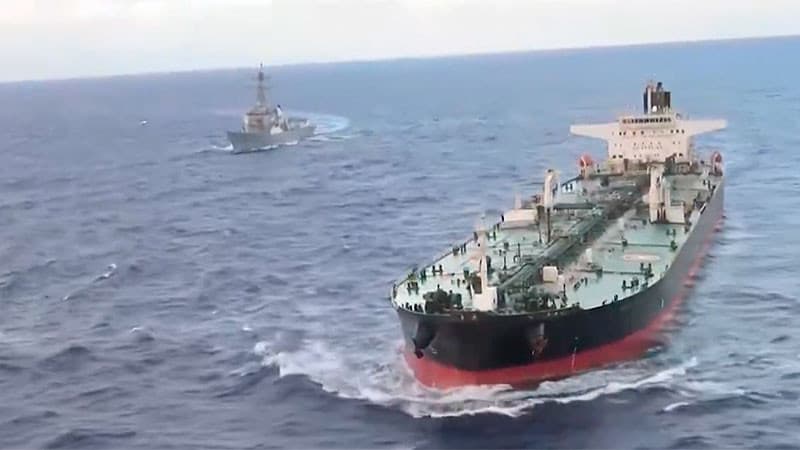 Escolta militar a buques petroleros ofrece Trump