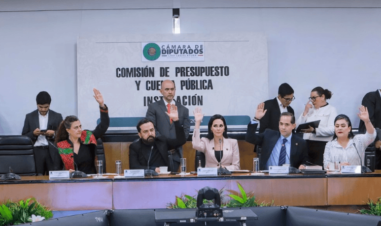 Aprueban comisión aumento salarial a diputados